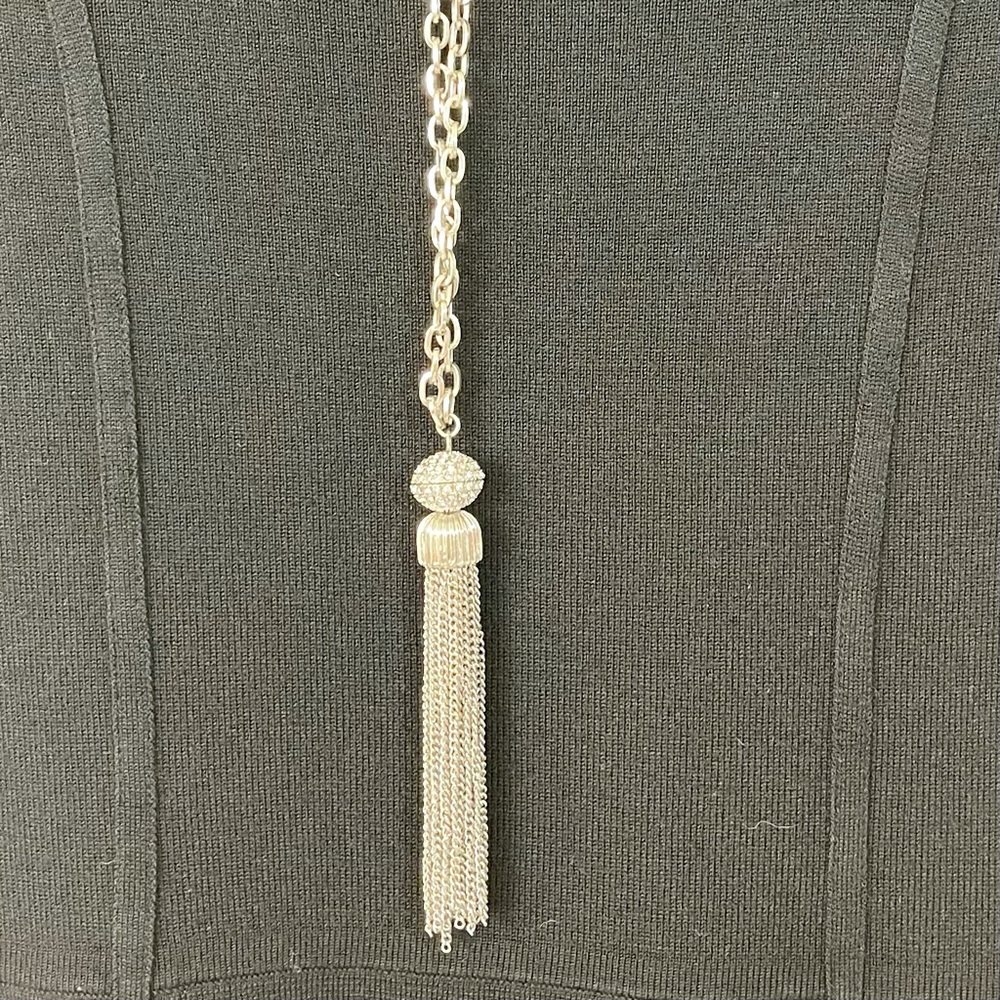 Silver tassel with crystals - Picture 2 of 4